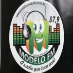 Logo da emissora Rádio Modelo 87.9 FM