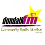Logo da emissora Dundalk 100 FM